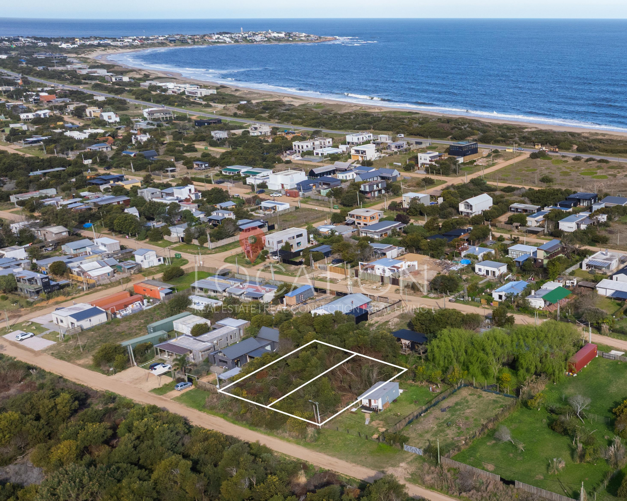 Terrenos sobre Calle Uruguay - Location.uy